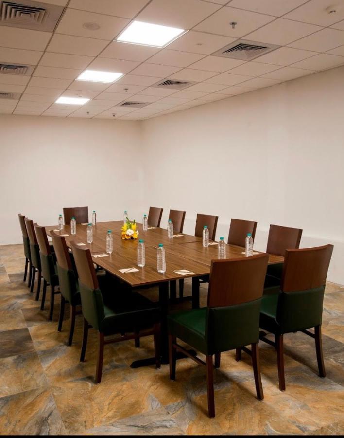 Hotel Mumbai House Airoli, Νάβι Μουμπάι Εξωτερικό φωτογραφία
